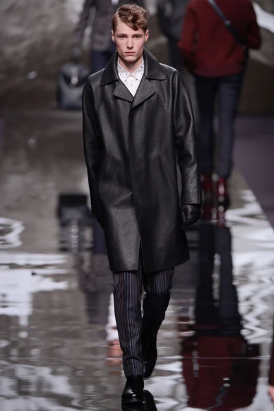 Look 11